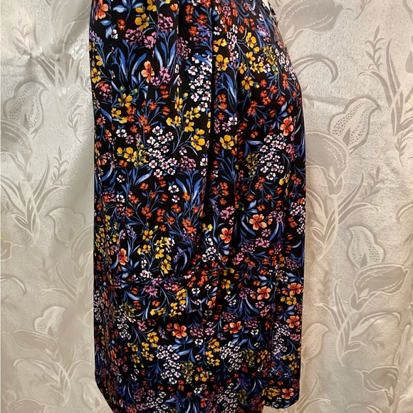 CeCe Black Floral Short Sleeve Scoop Neck Top - Picture 2 of 6